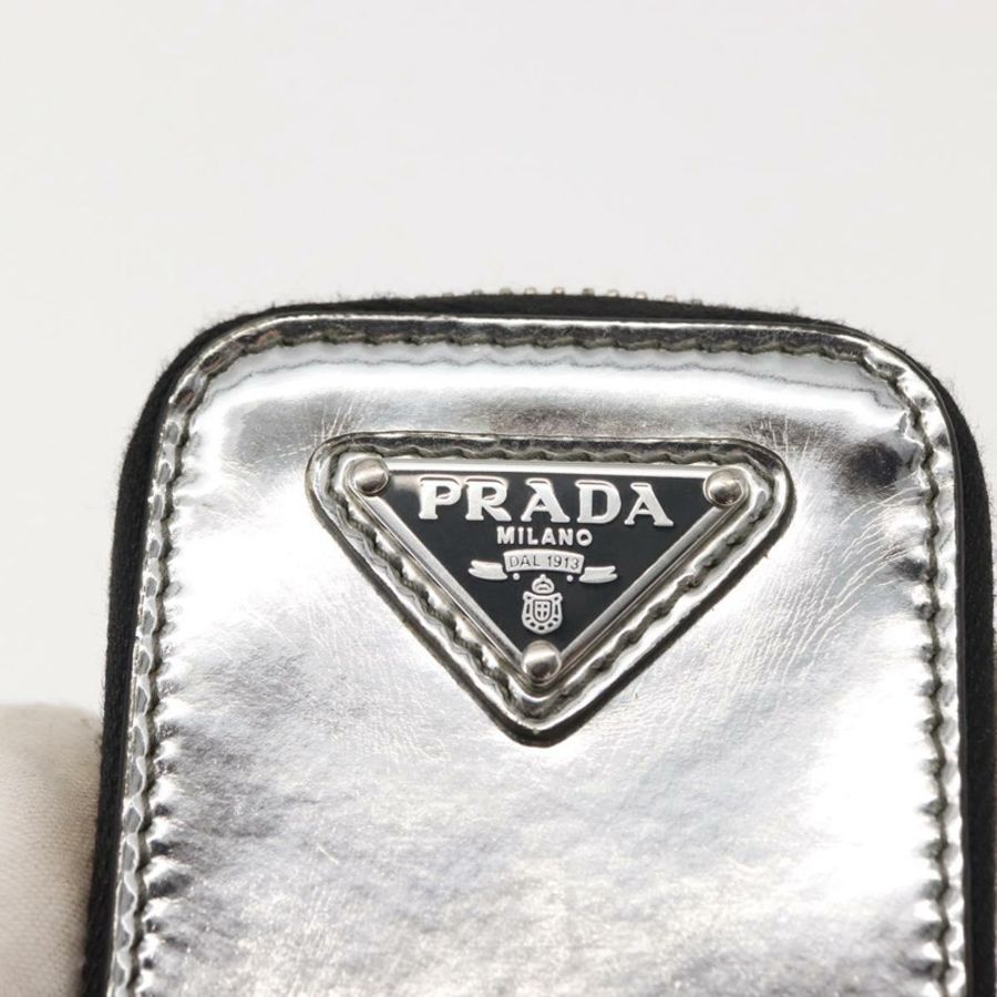 【日本直送】PRADA 漆皮銀色手拿包 Auth 150318-8
