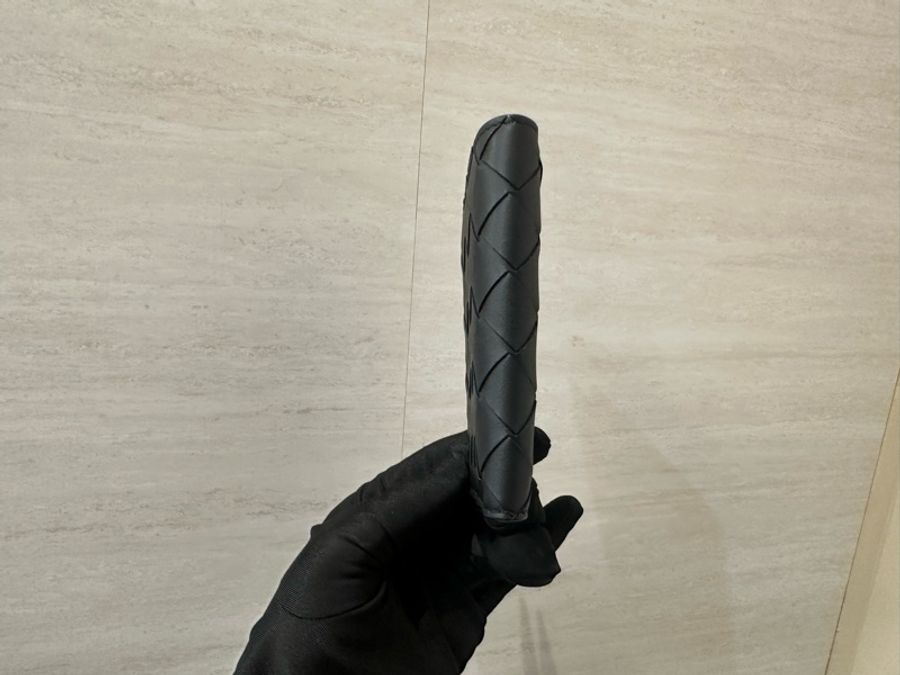 BV 黑牛皮編織Intrecciato6卡對開卡包749417VCPQ48803.-2