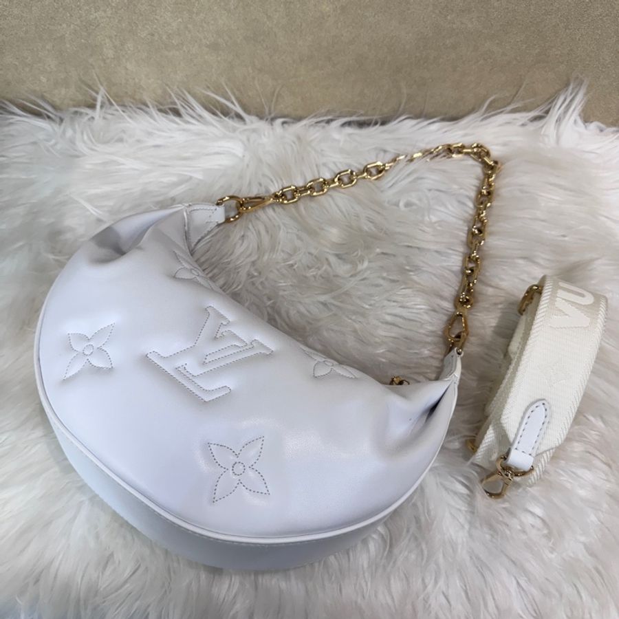 LV Over The Moon 白牛皮壓紋彎月包 近全新-0
