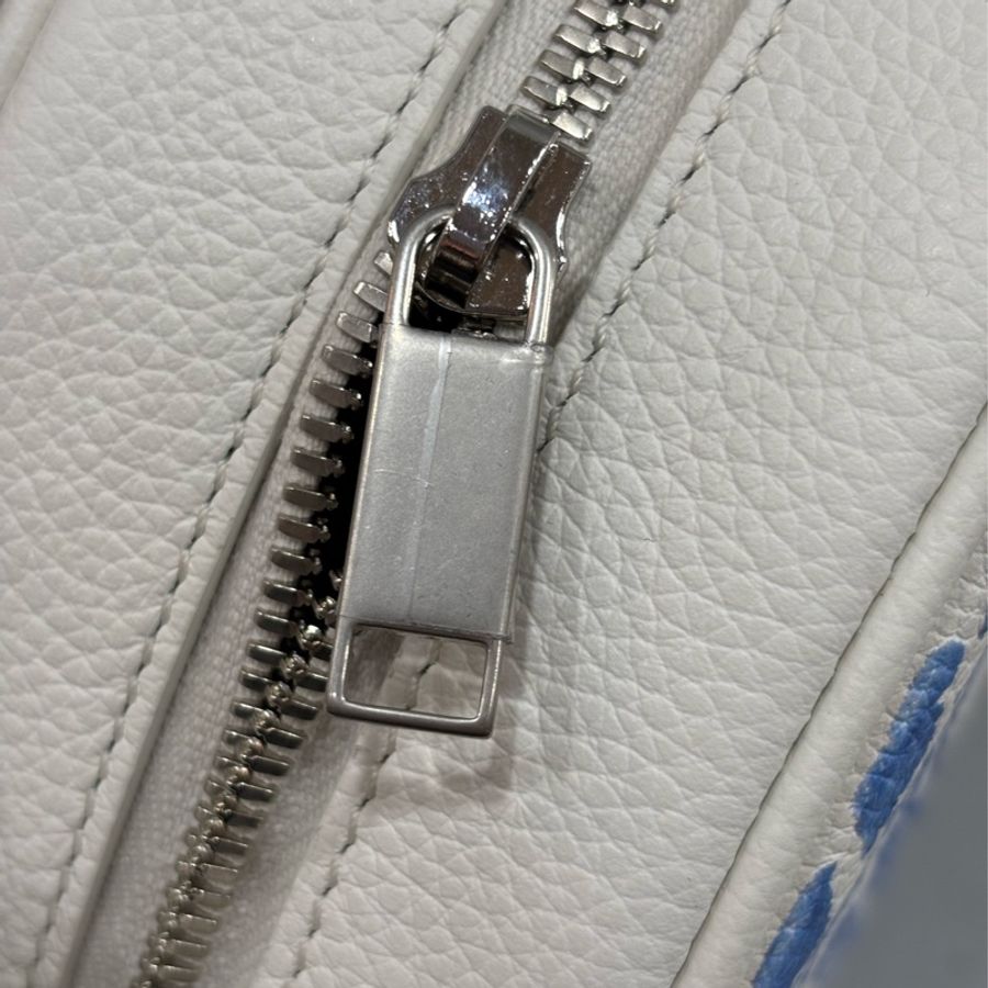 DIOR AND HYLTON NEL Dior Yoyo 聯名款 全皮 狗狗 狗 抽象 圓餅包 斜背包-8