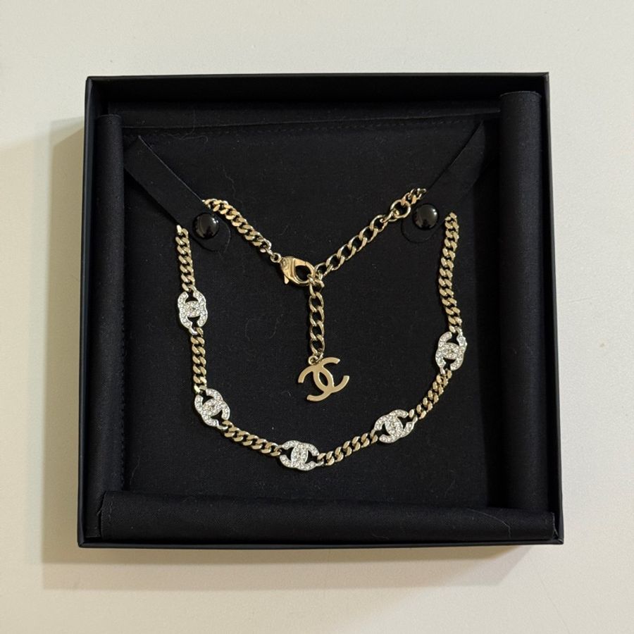 618限時特惠💖914intheair精品代購『全新全配』香奈兒Chanel  經典五花logo頸鏈/大五花淡金帶鑽款 五花 爆款 LOGO淡金帶鑽頸鏈-3