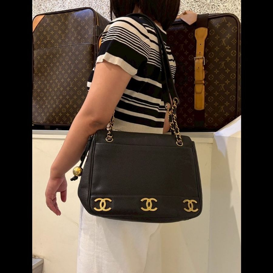 Chanel 金鍊黑荔枝皮肩背包(底部雙c裝飾-3
