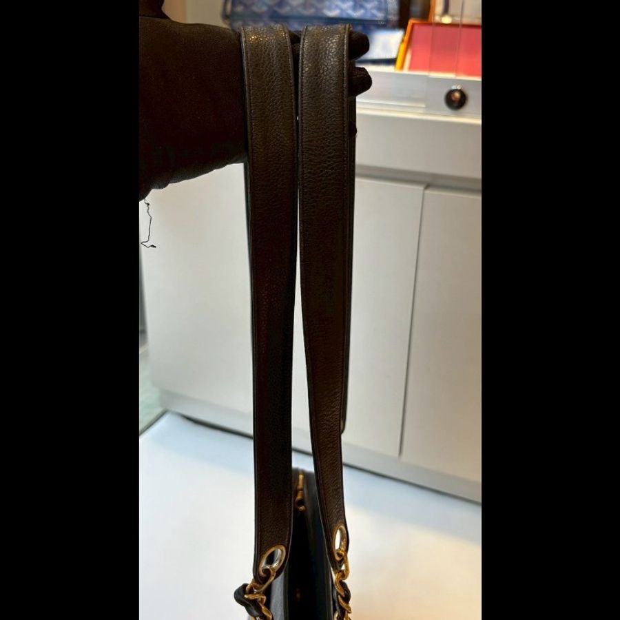 Chanel 金鍊黑荔枝皮肩背包(底部雙c裝飾-6