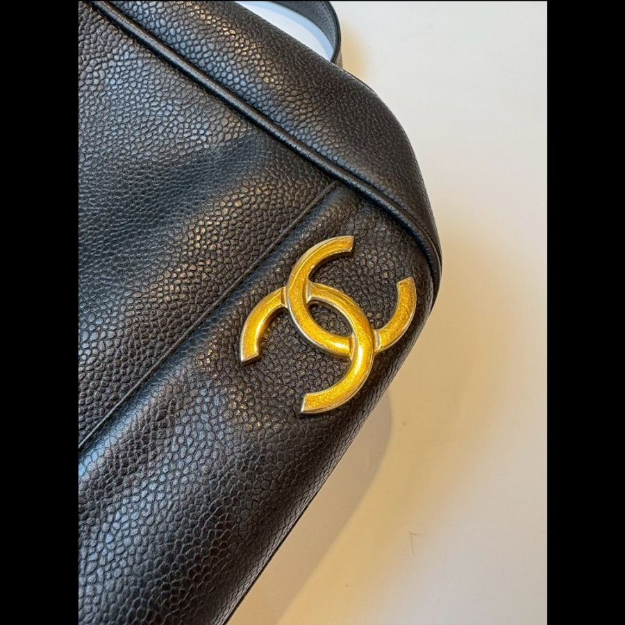 Chanel 金鍊黑荔枝皮肩背包(底部雙c裝飾-30