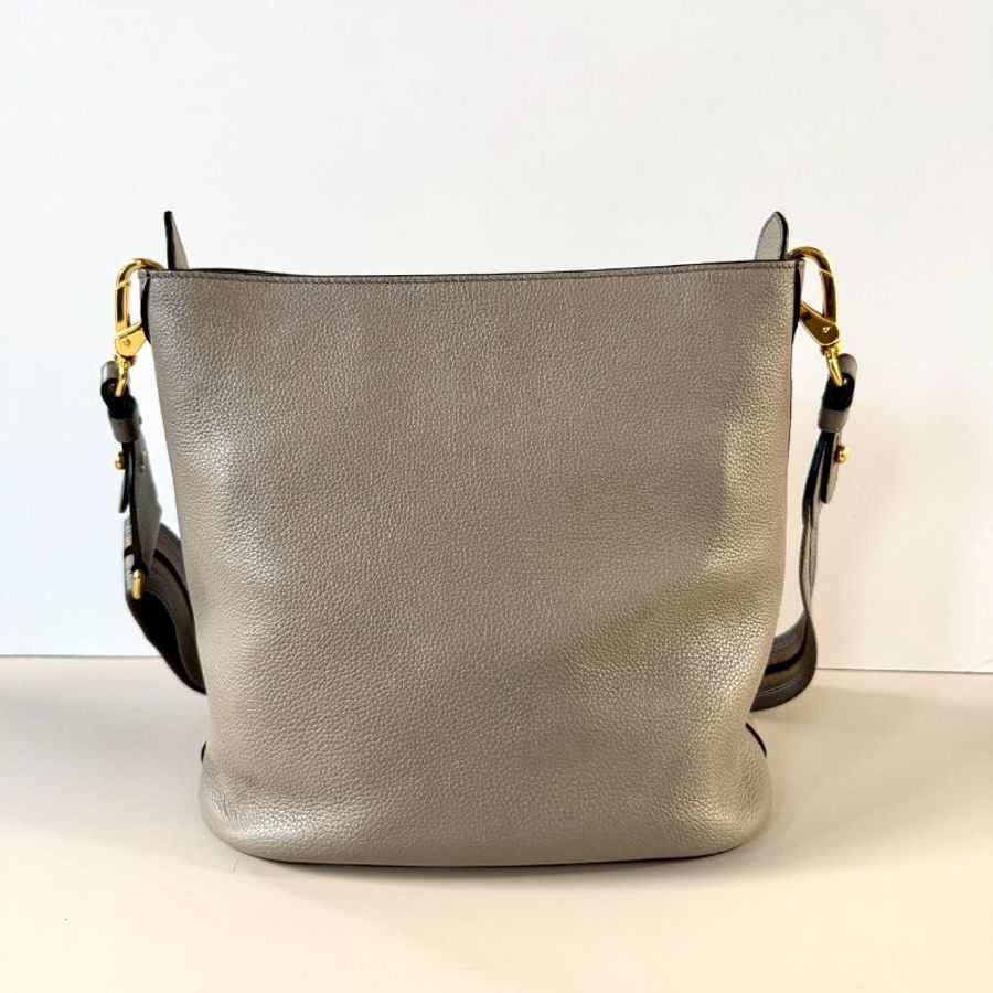 PRADA 大象灰 牛皮 壓紋 LOGO 織帶背帶 肩背包 1BE057-1