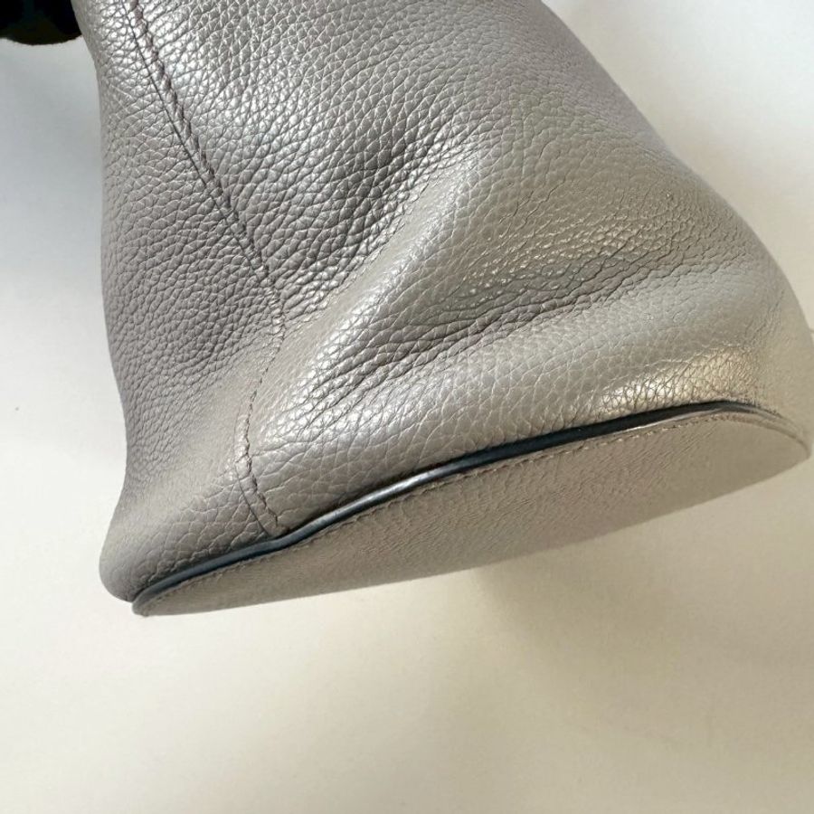 PRADA 大象灰 牛皮 壓紋 LOGO 織帶背帶 肩背包 1BE057-8