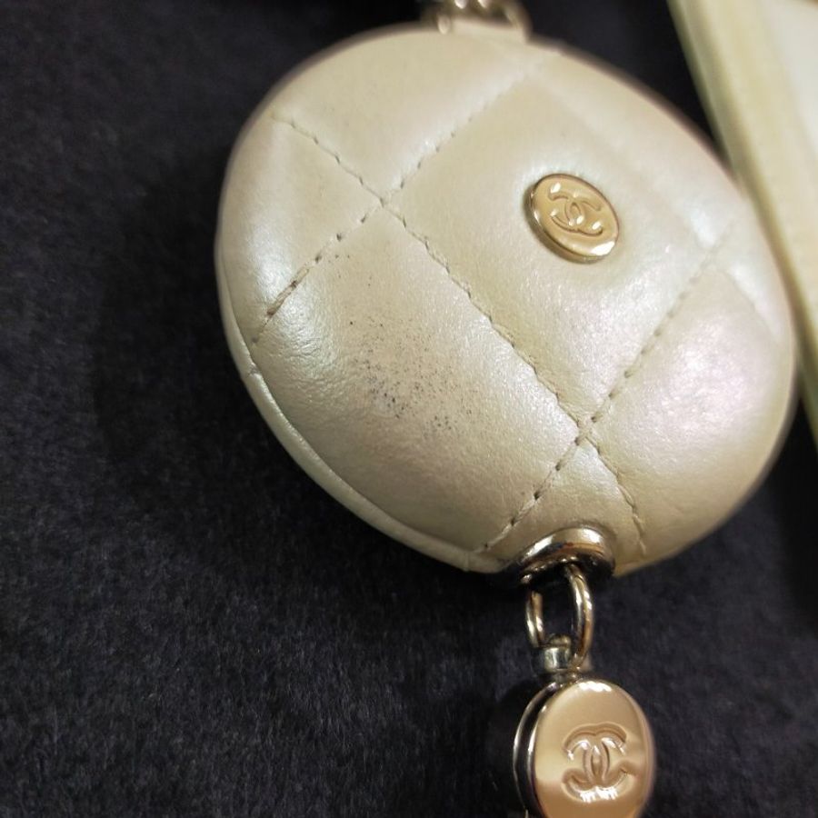 CHANEL 白色微透人魚珠光伸縮卡套組-9
