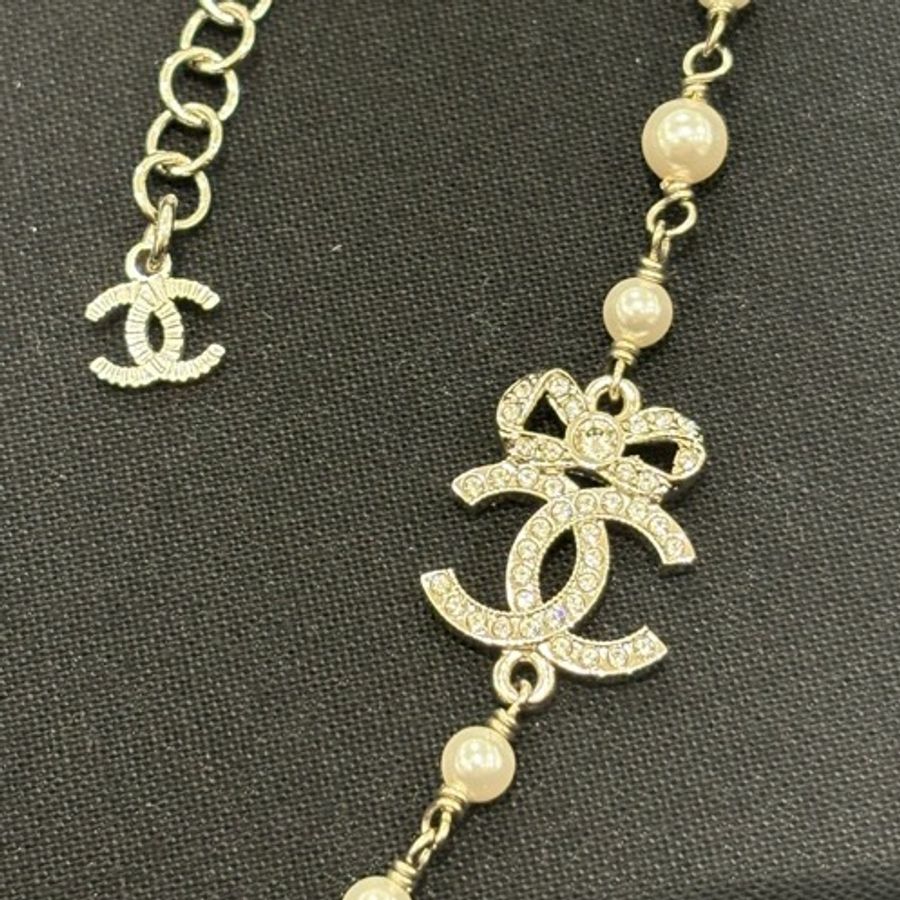 CHANEL 水鑽蝴蝶結雙C珍珠頸鏈  全新現貨-9
