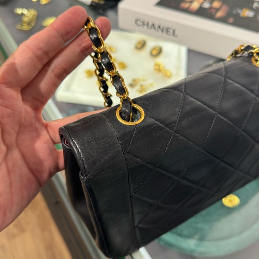 CHANEL vintage coco Diana黛妃口蓋鏈包22cm🩶經典夯款-12