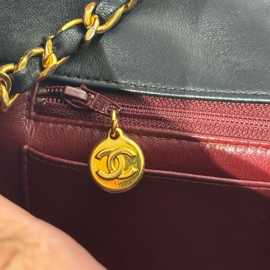CHANEL vintage coco Diana黛妃口蓋鏈包22cm🩶經典夯款-17