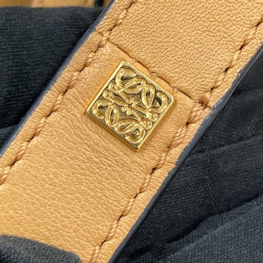 LOEWE 羅威 HAMMOCK MINI 皮革 吊床包 淺棕色-17