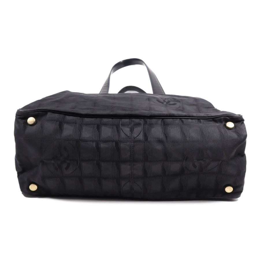 CHANEL 尼龍New Travel Line金扣手挽袋-3