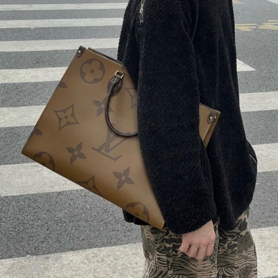 （極新💖） LV OnTheGo GM 最新晶片款 托特包 專櫃11.1萬元！-5