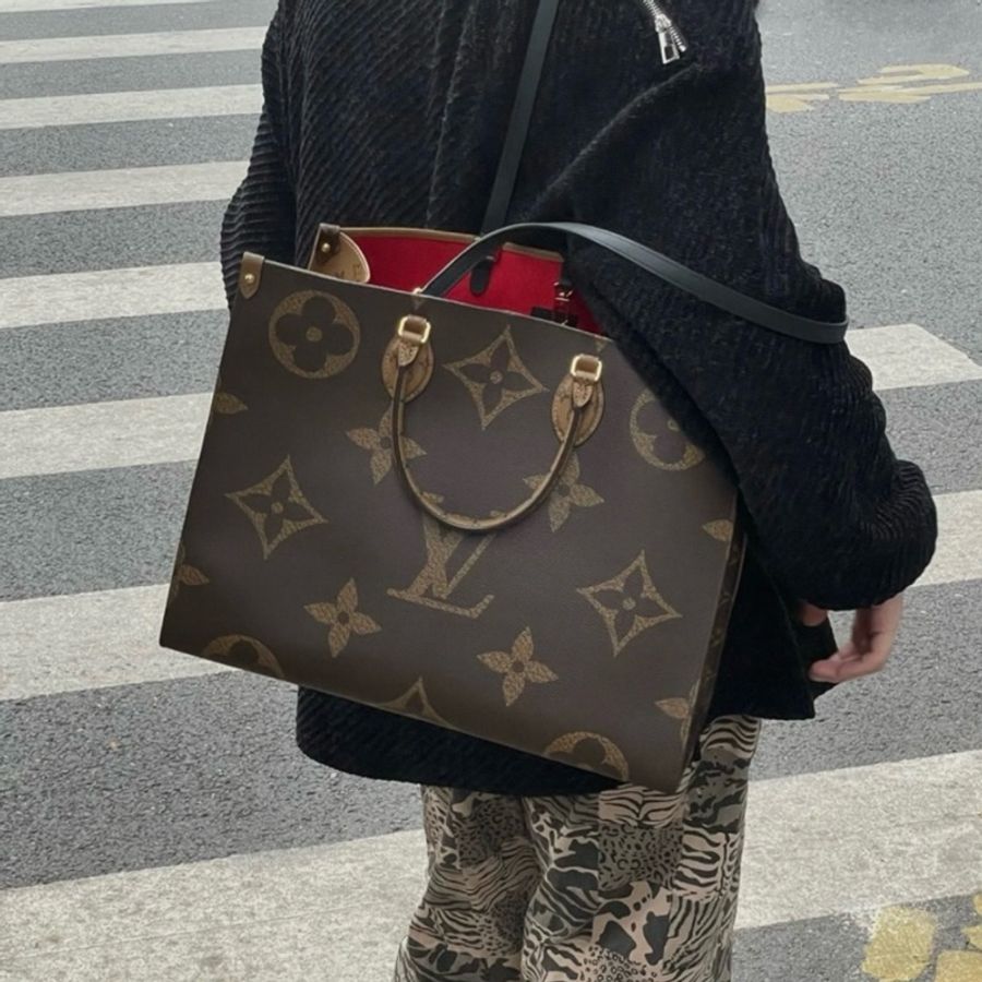 （極新💖） LV OnTheGo GM 最新晶片款 托特包 專櫃11.1萬元！-6