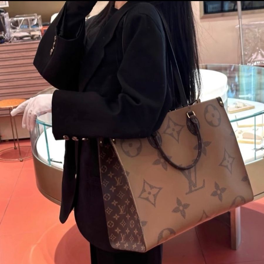 （極新💖） LV OnTheGo GM 最新晶片款 托特包 專櫃11.1萬元！-23