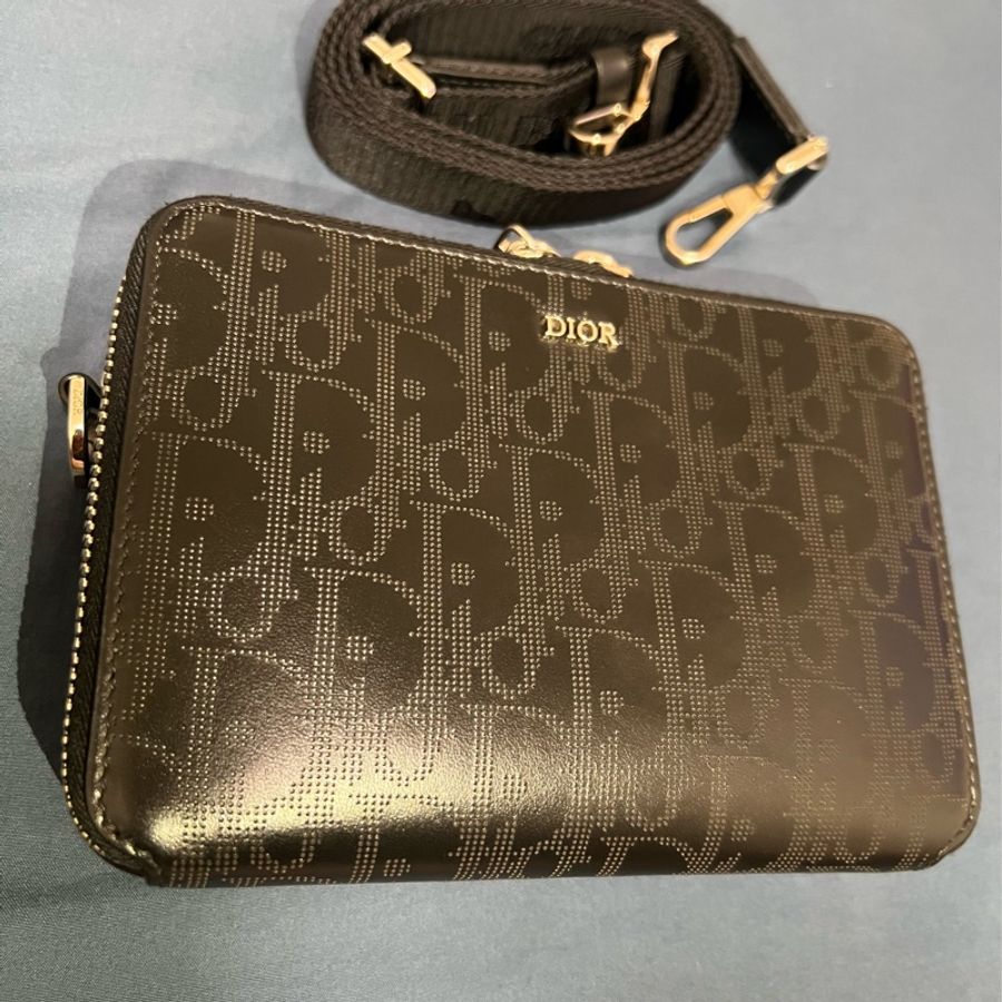 <包況極新>DIOR拉鍊手拿包附肩背帶、Oblique雕花相機包-1