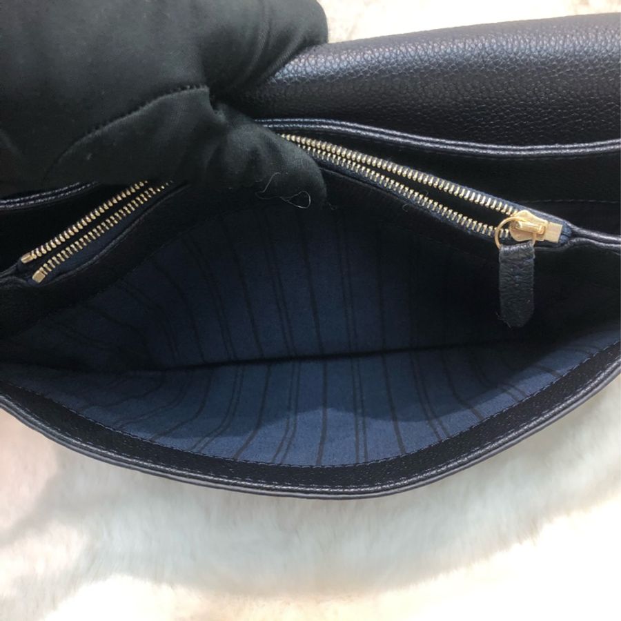 LV 黑色全皮壓紋金扣 Hobo袋 XB910-14