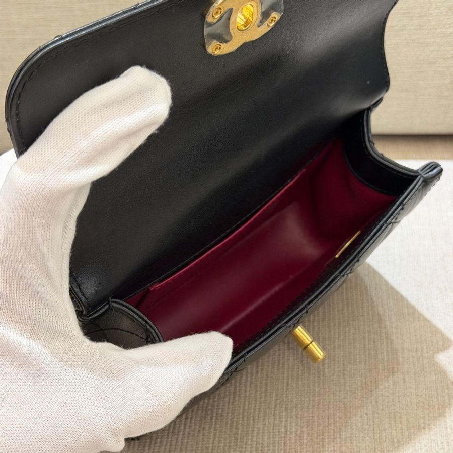 Chanel mini Flap Bg 黑金手柄鏈條包 芯片款-2