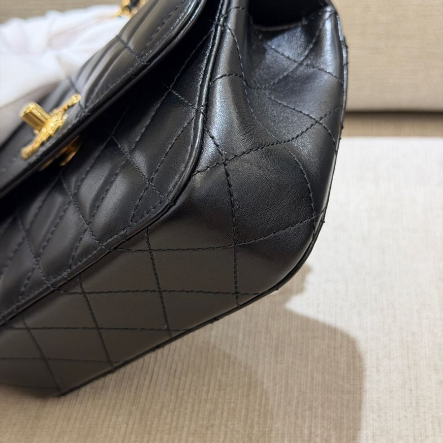 Chanel mini Flap Bg 黑金手柄鏈條包 芯片款-5