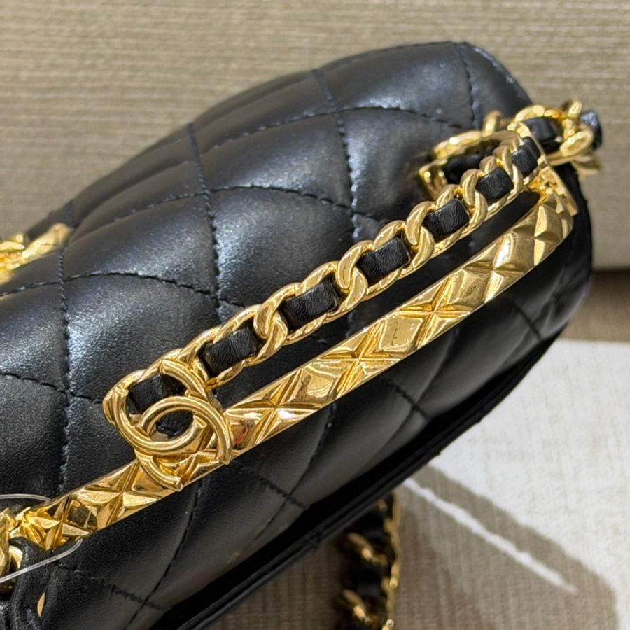 Chanel mini Flap Bg 黑金手柄鏈條包 芯片款-9