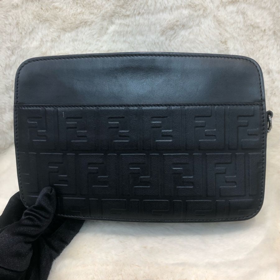 FENDI 黑色浮雕local相機包 O483NY-0