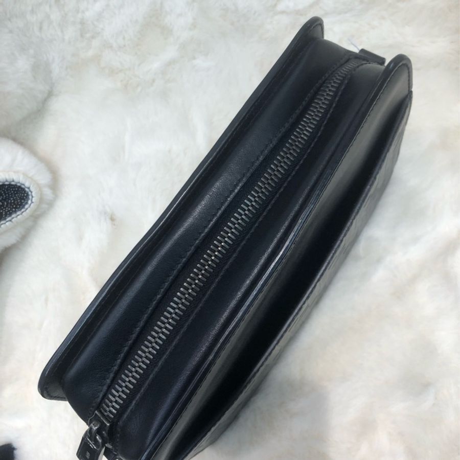FENDI 黑色浮雕local相機包 O483NY-5