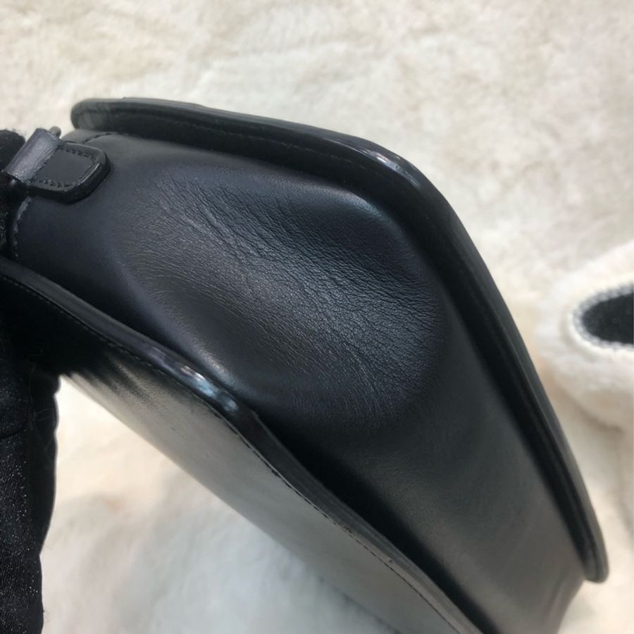 FENDI 黑色浮雕local相機包 O483NY-9