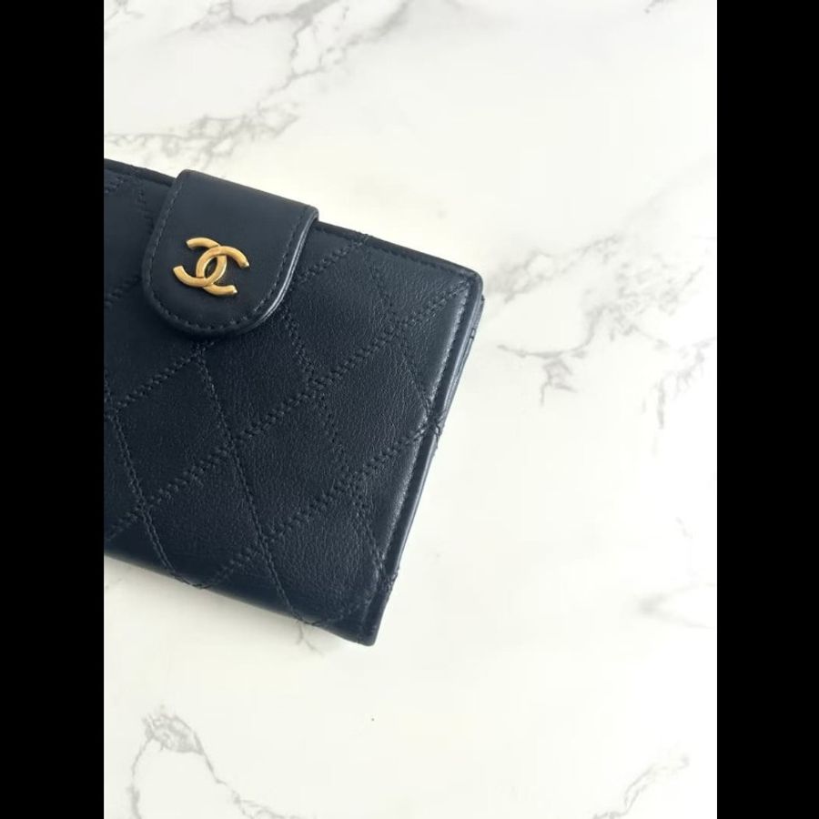 【LA LUNE】中古二手Chanel黑色小羊皮金扣皮革中短夾銀包小手袋-4