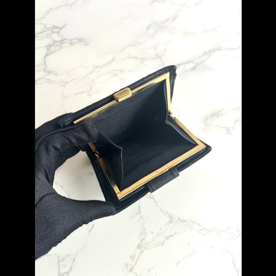 【LA LUNE】中古二手Chanel黑色小羊皮金扣皮革中短夾銀包小手袋-8