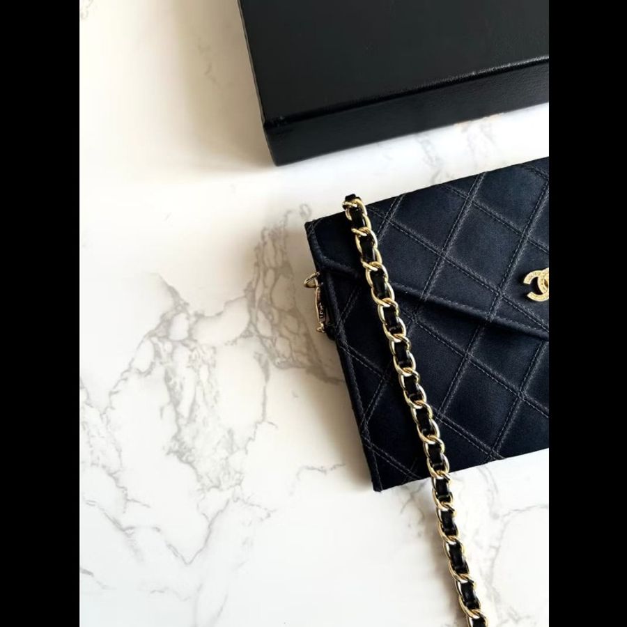 【LA LUNE】絕版中古包 Chanel 黑色絲絹水鑽斜背包 單肩包 錢包 側背包 中古-3