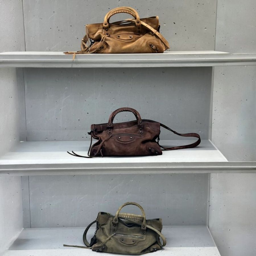 🎉新品好折扣✨Balenciaga 823058 Le City 麂皮中款機車包 焦糖色-6