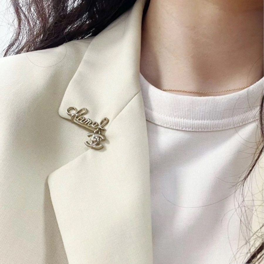 Chanel 香奈兒 草寫英文字母 夾式耳環(全新閒置品)-5
