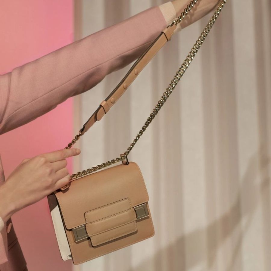 🎊佳節特賣🎁Delvaux Madame Chaine小型鍊帶牛皮肩揹包 白色/ 牛奶糖色-8