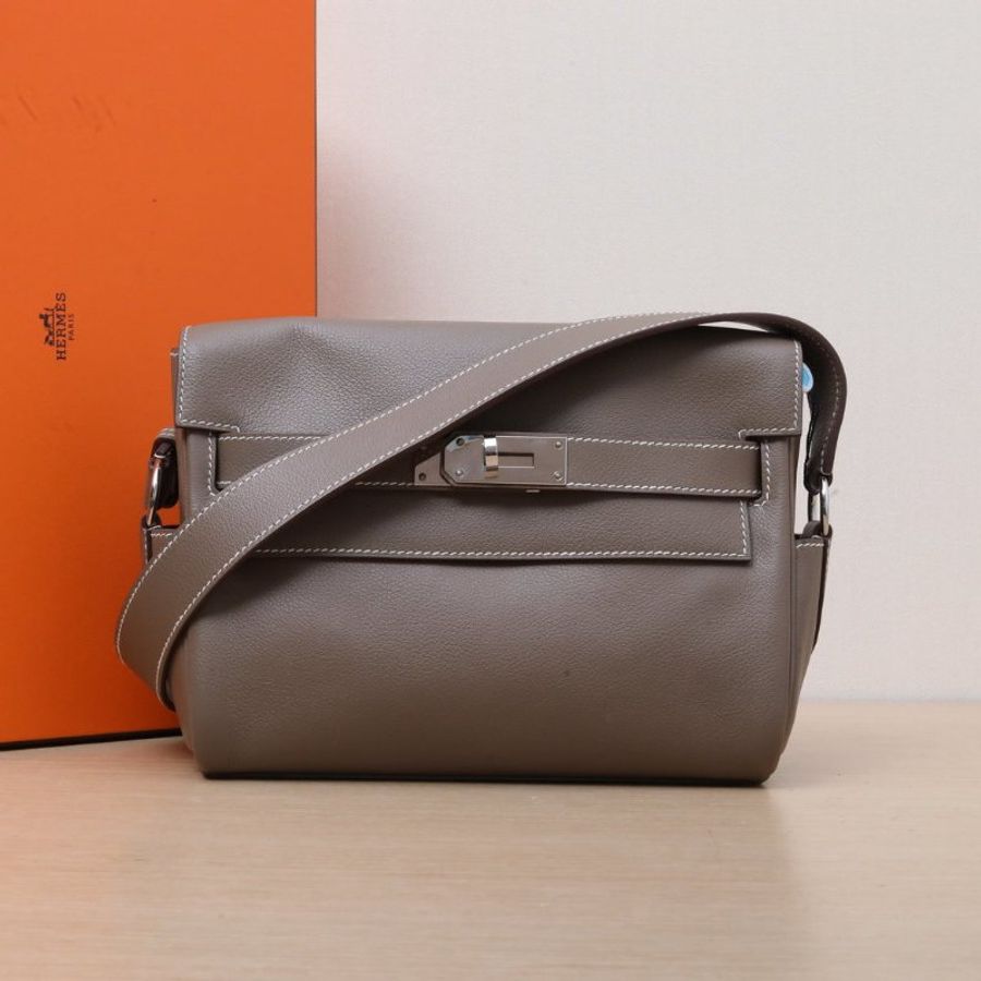 HERMES KellyMessengerPM小號2418大象灰EC皮W刻銀扣肩背包-0