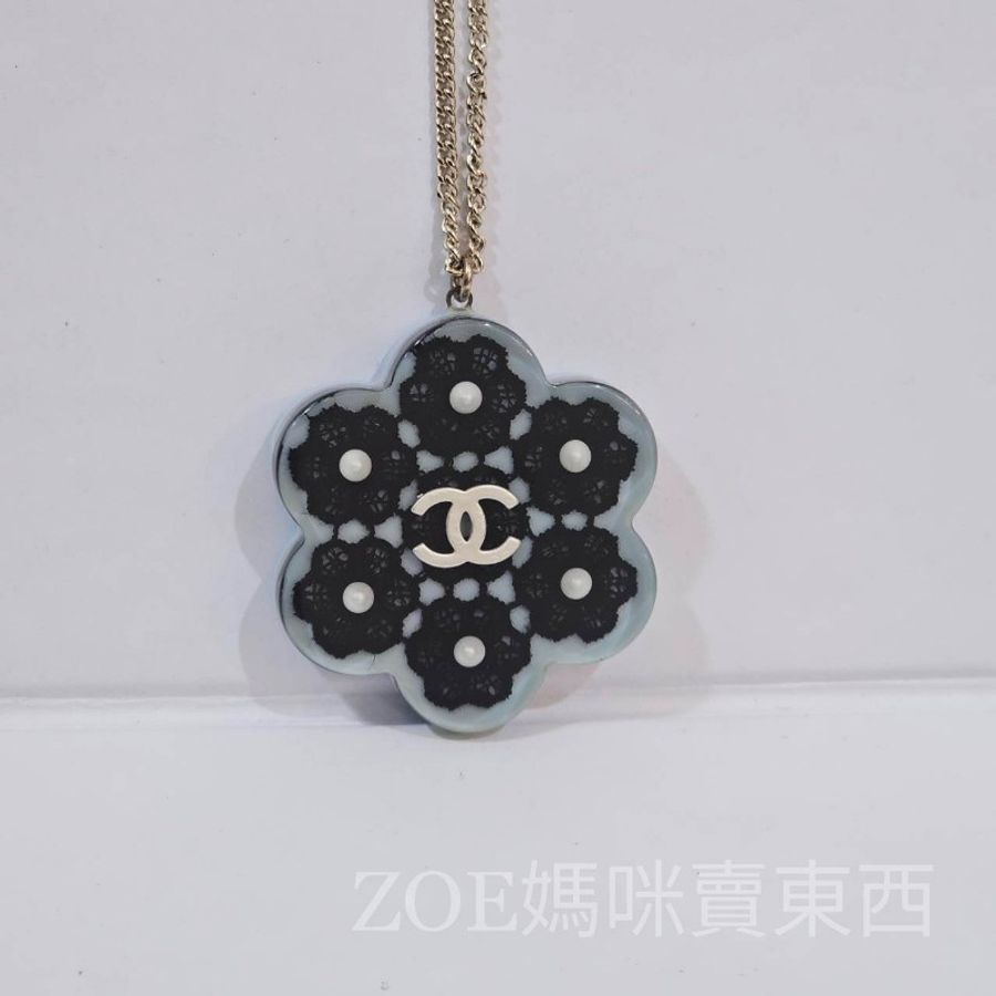 Chanel淺藍色底山茶花造型銀色雙C樹脂墜飾項鍊-0