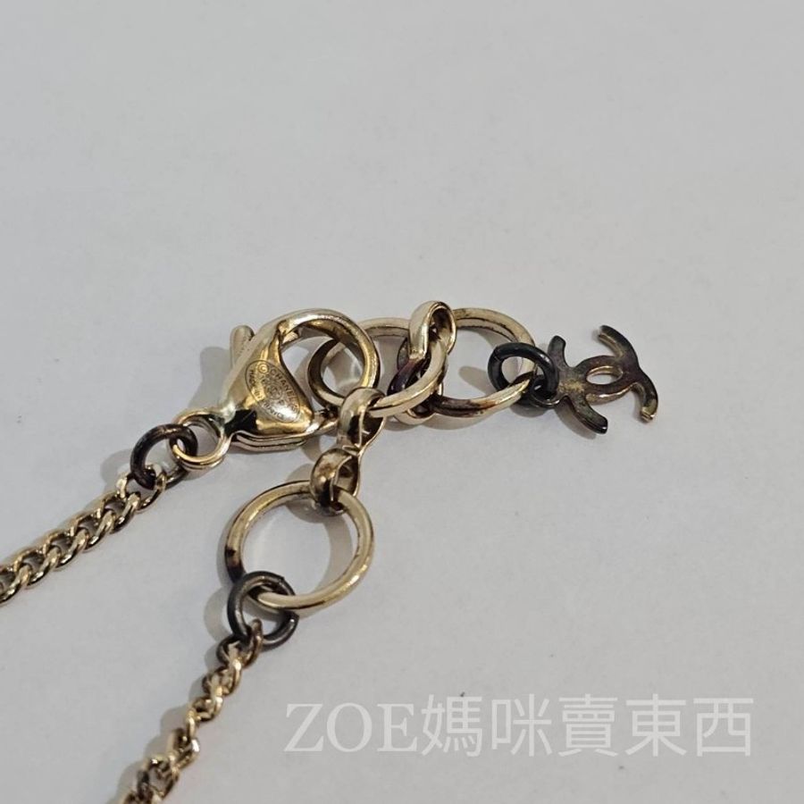 Chanel淺藍色底山茶花造型銀色雙C樹脂墜飾項鍊-6