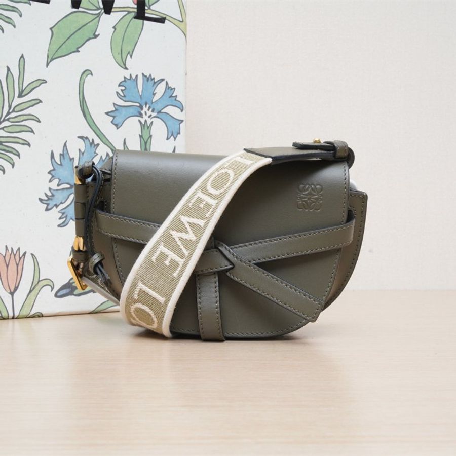 LOEWE Gate馬鞍斜跨包MINIDual寬肩帶綠色牛皮肩背包-0