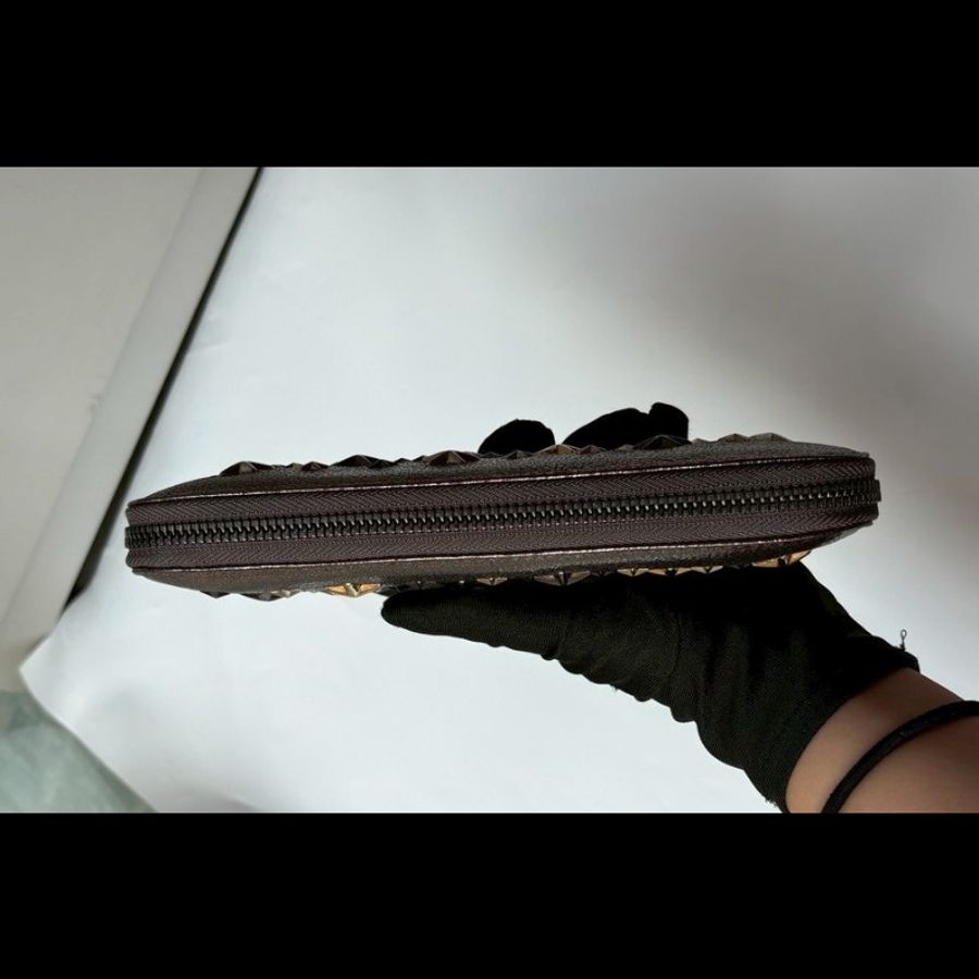Jimmy Choo 銀色皮革星星鉚釘拉鍊長夾-8