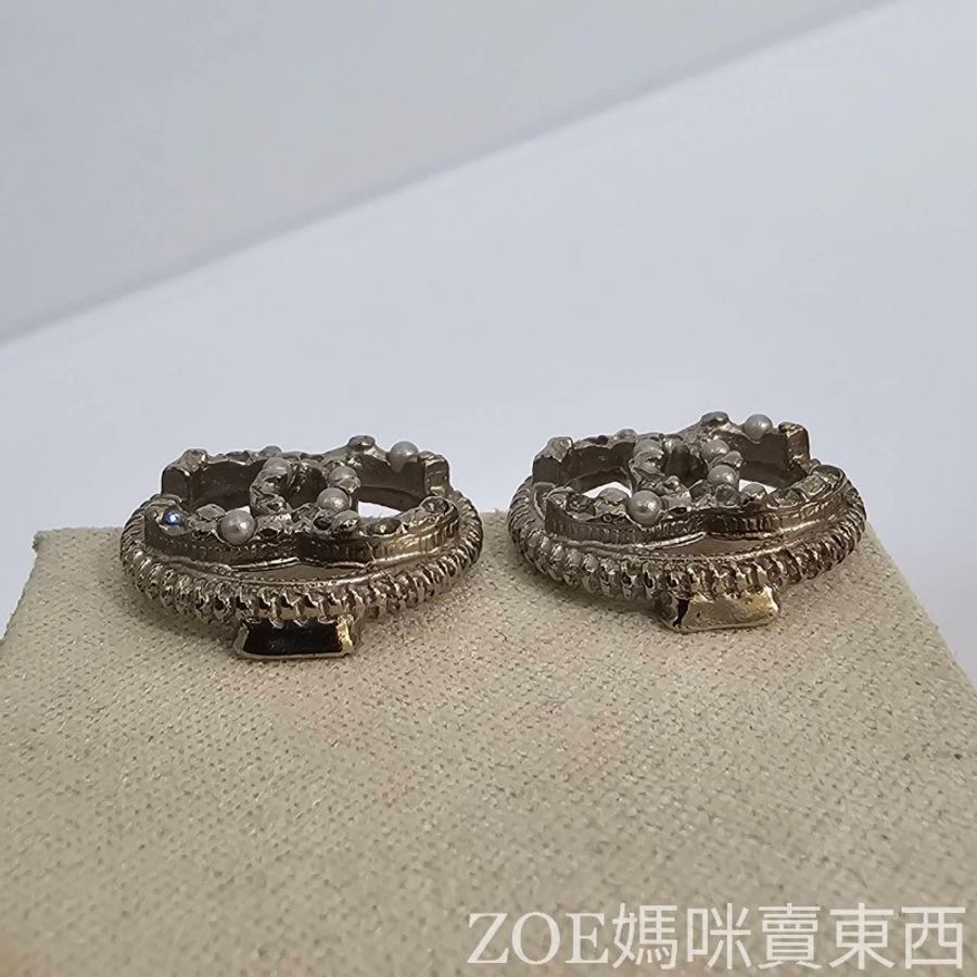 Chanel 銀色雙C造型鑲圓形珍珠點鑽耳夾式耳環-6