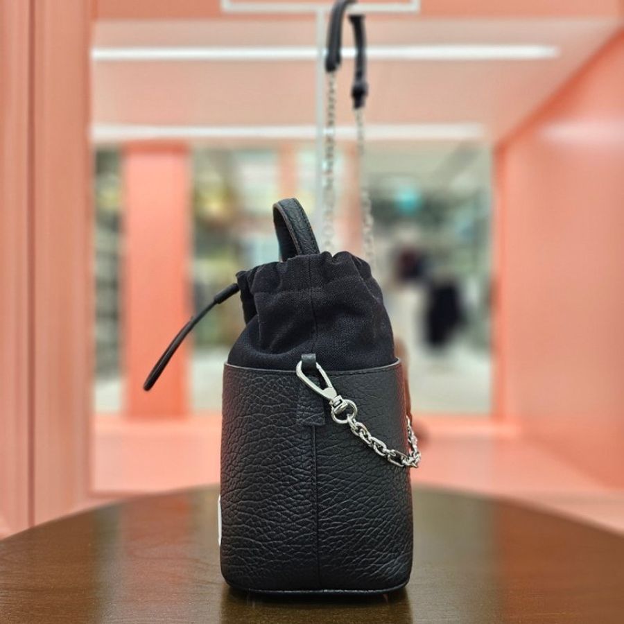 🎊佳節特賣🎁Maison Margiela 5 AC Bucket 小牛皮水桶包 黑色-1