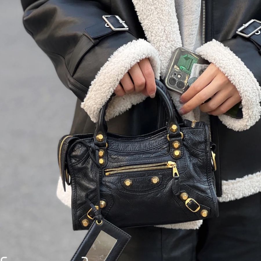 冬日必備❄️原價7w+😍Balenciaga巴黎世家黑金classic mini city機車包單肩斜挎包-0