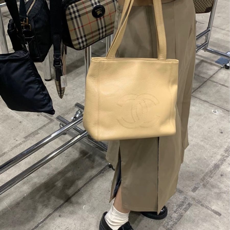 Chanel • 奶茶色荔枝牛皮 Tote 托特奶粉包-3