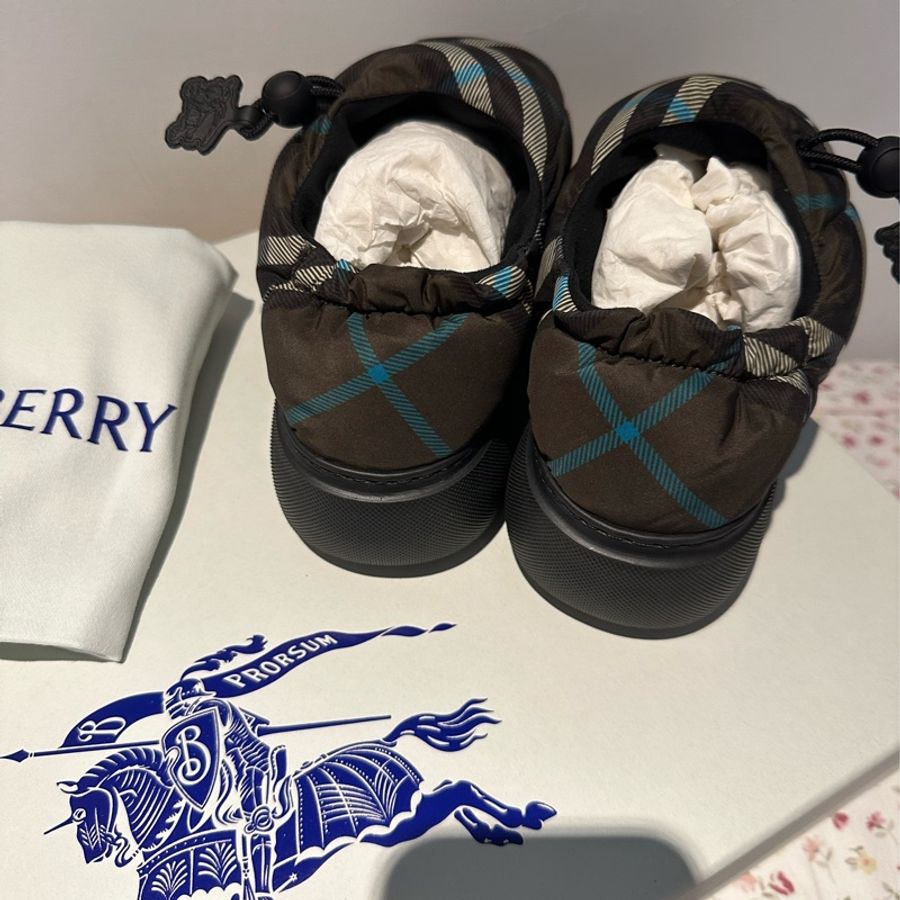 全新Burberry2024秋季系列格紋鞋（原價$34900）-1