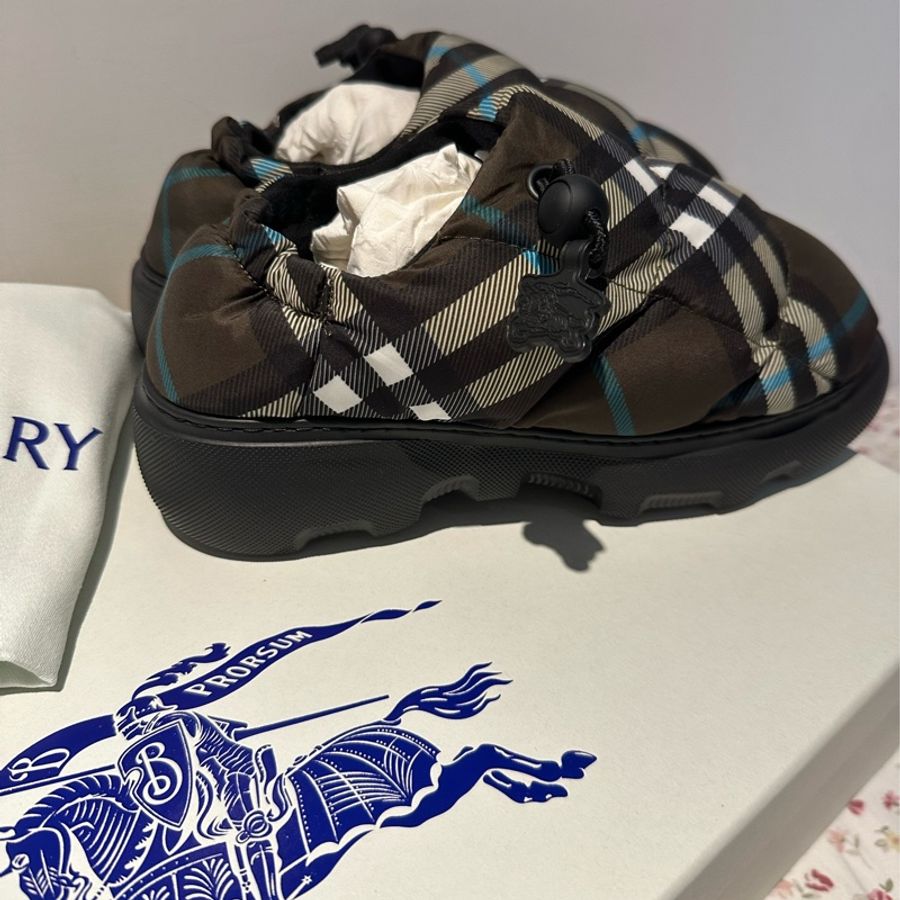 全新Burberry2024秋季系列格紋鞋（原價$34900）-2