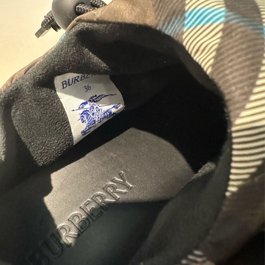 全新Burberry2024秋季系列格紋鞋（原價$34900）-4