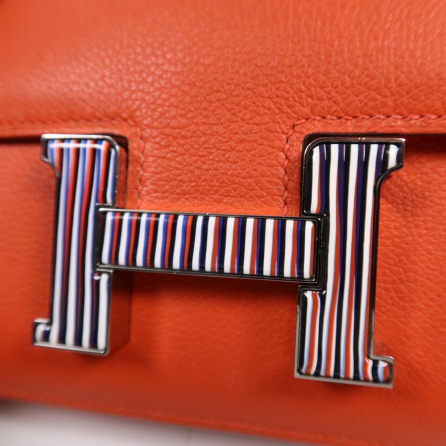 HERMES Evercolor皮革Constance Mini銀扣肩背袋Capucine-13