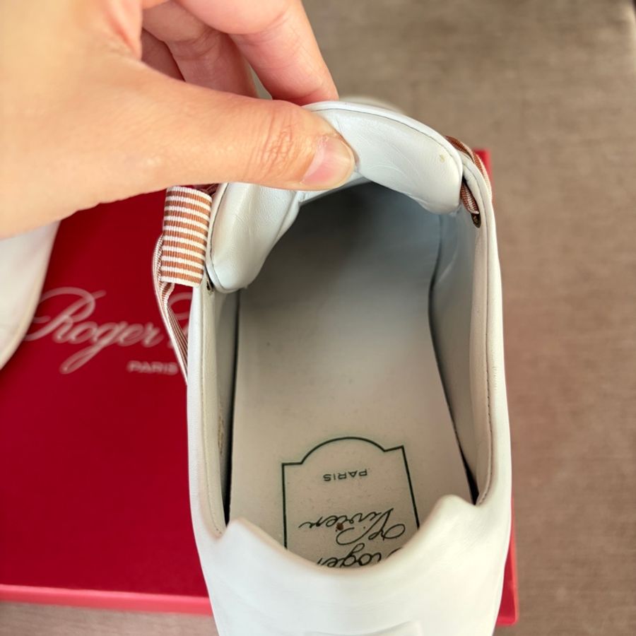 Roger Vivier VIV ÉTIQUETTE 法式優雅小白鞋 緞帶繫帶休閒鞋 白色 39號-12