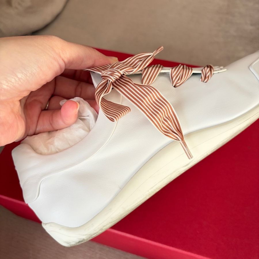 Roger Vivier VIV ÉTIQUETTE 法式優雅小白鞋 緞帶繫帶休閒鞋 白色 39號-32