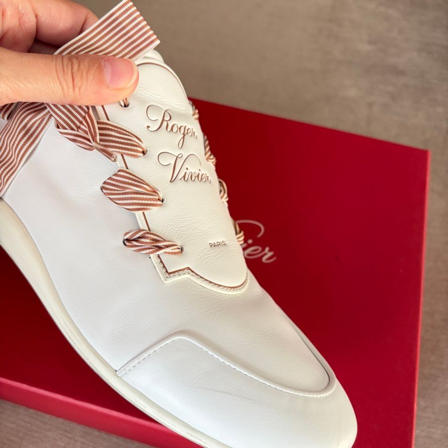 Roger Vivier VIV ÉTIQUETTE 法式優雅小白鞋 緞帶繫帶休閒鞋 白色 39號-46
