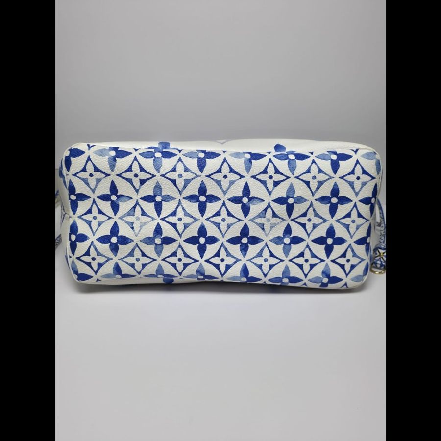 LV - Neverfull MM By The Pool-6
